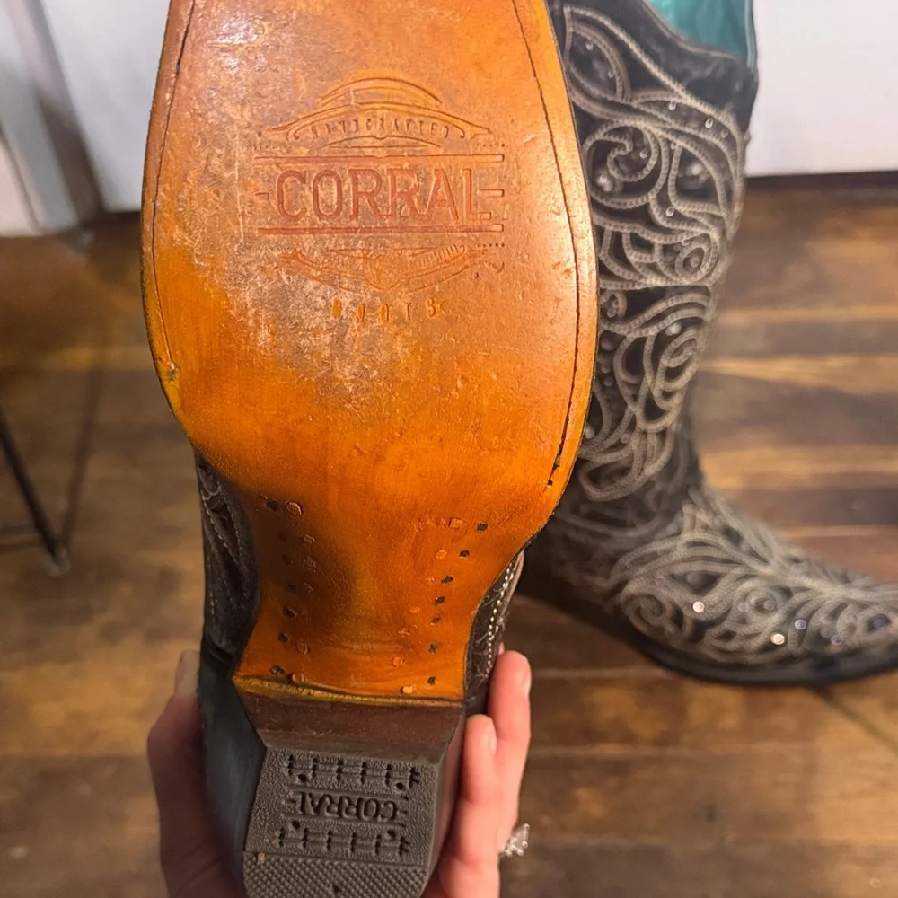 Women’s Corral Boots Size 10 - Picture 4 of 8